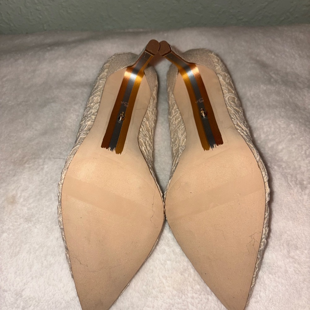 Sam Edelman tan pumps in a natural lace/mace 🤍 - Picture 5 of 5